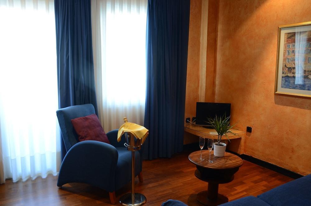 Hotel Tikar Гаруча Екстериор снимка