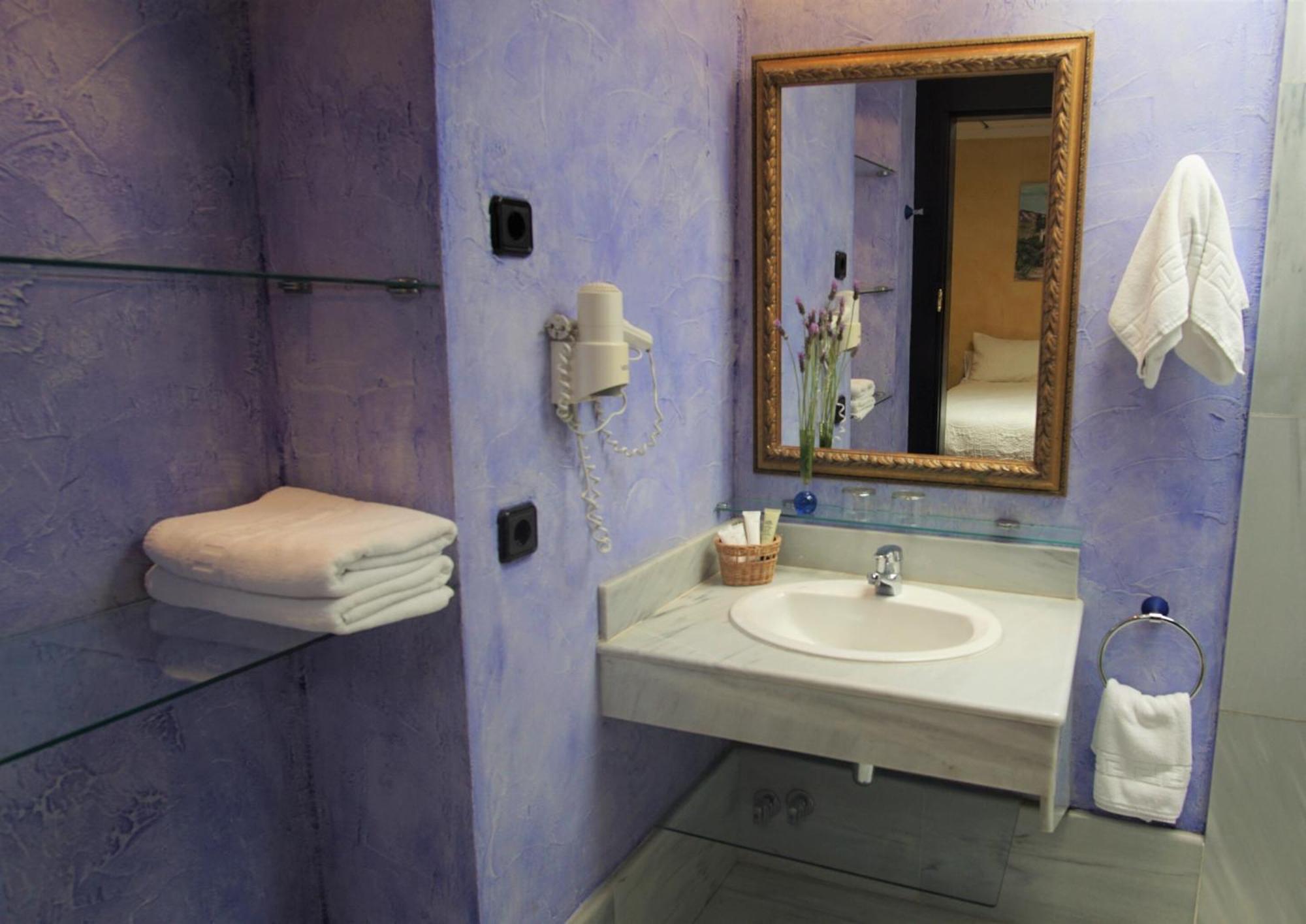 Hotel Tikar Гаруча Екстериор снимка