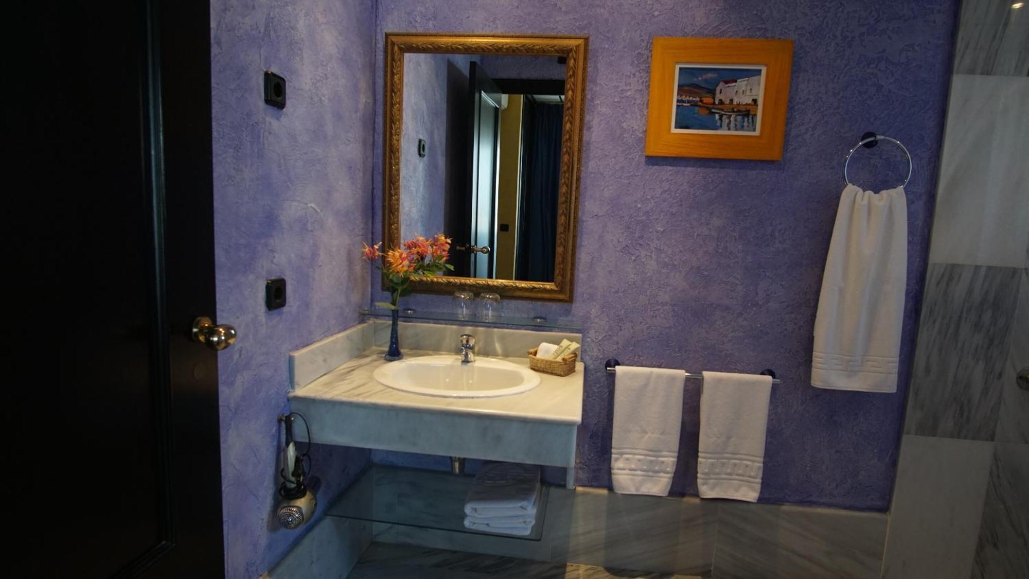 Hotel Tikar Гаруча Екстериор снимка