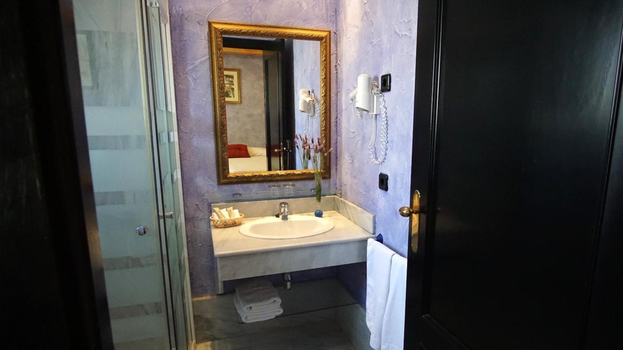 Hotel Tikar Гаруча Екстериор снимка