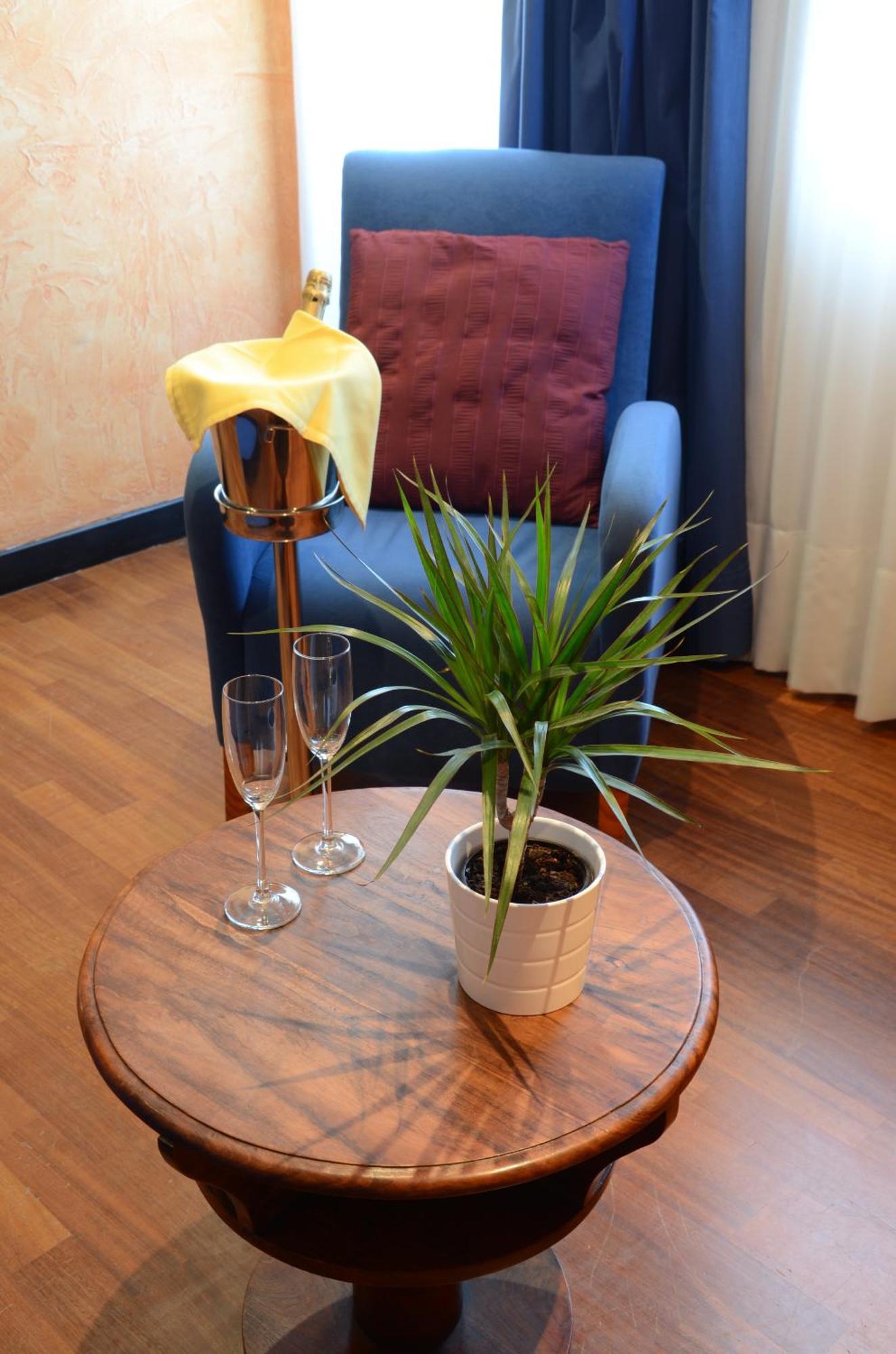 Hotel Tikar Гаруча Екстериор снимка